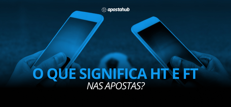 A imagem mostra dois celulares lado a lado com uma bola de futebol no meio. A imagem apresenta um fundo azul como texto "o que significa ht e ft nas apostas?"